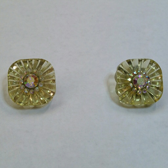 Vintage lucite w/ AB rhinestones clip on earrings - Picture 3 of 4